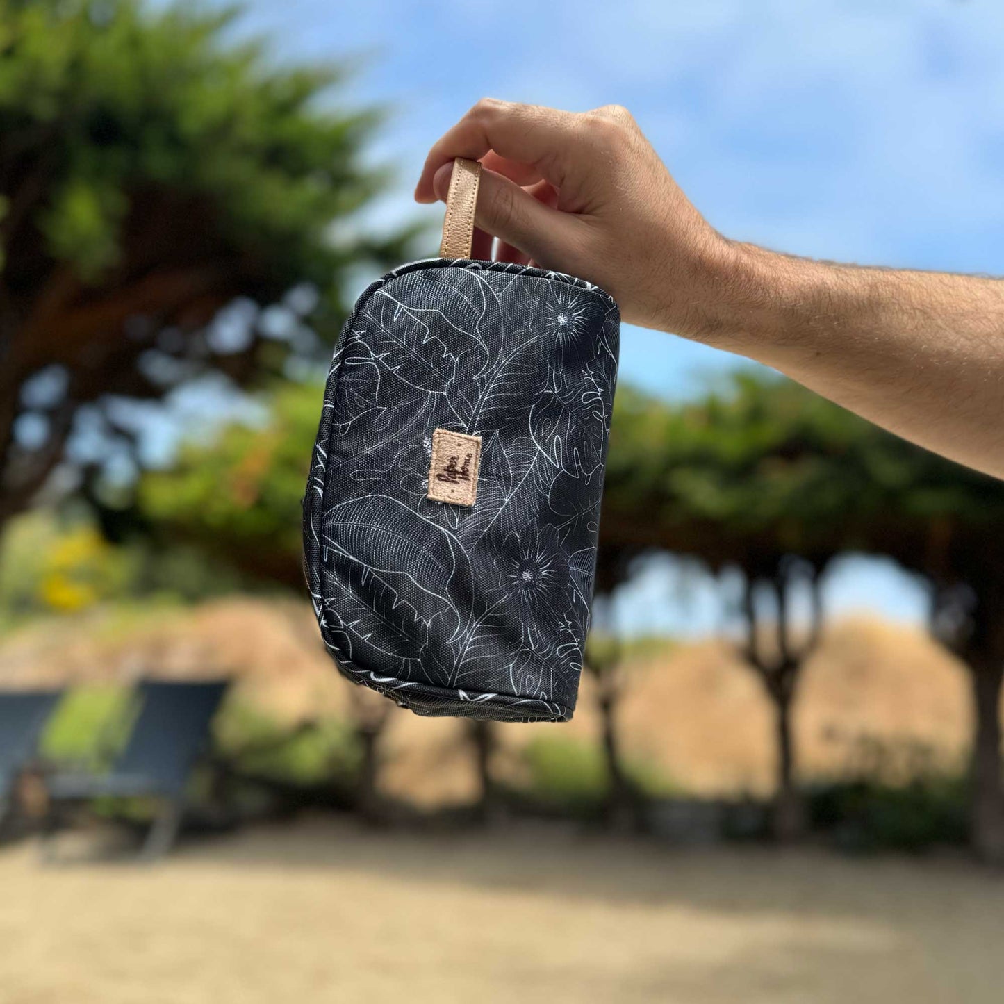 Estuche cosmetiquero sustentable botánico negro