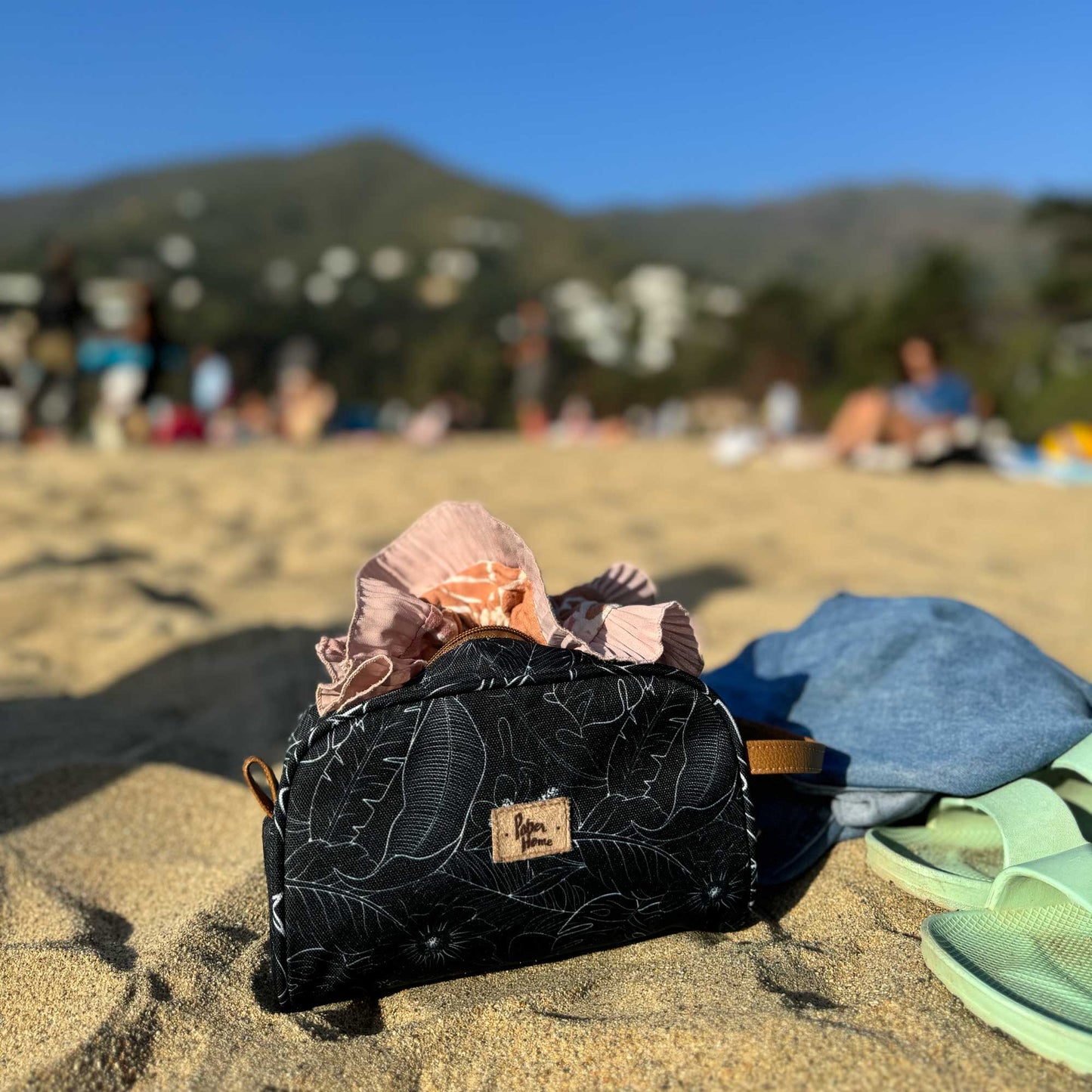 Estuche cosmetiquero sustentable botánico negro